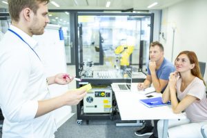 Training For Industrial Robots AZAV Weiterbildung für Robotik